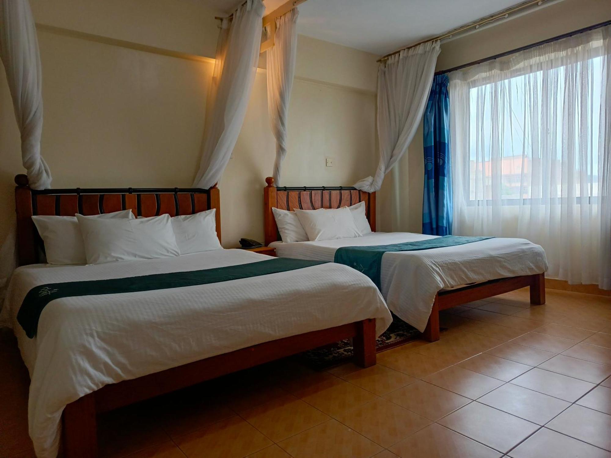 Meru Paramount Exterior photo
