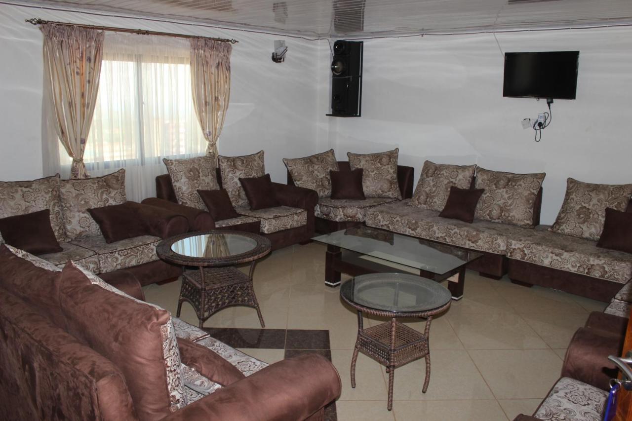 Meru Paramount Exterior photo